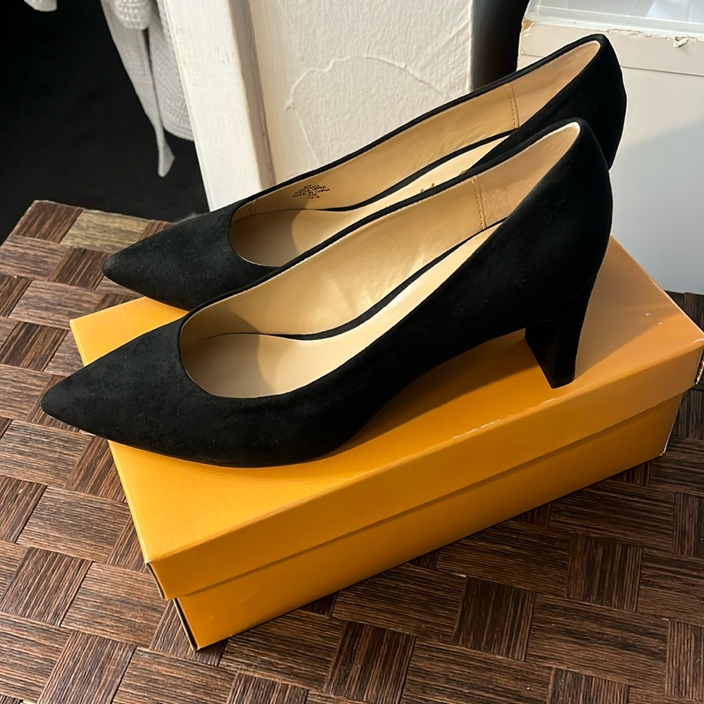 Brand new black pumps